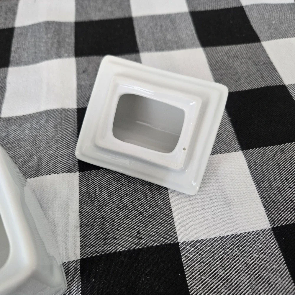 Fritz & Floyd Everyday White Porcelain Sugar/ Sugar Packet‎ Holder With Lid